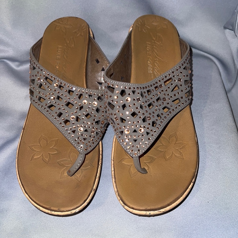 Skechers luxe foam sandals size 6.5